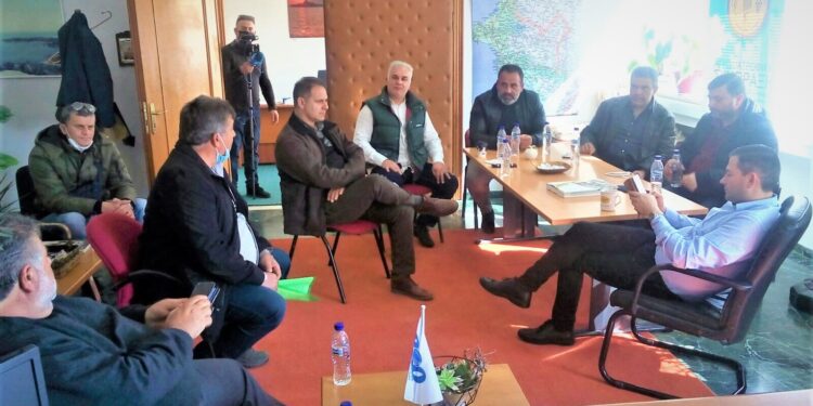 Συνάντηση Θ.  Βασιλόπουλου με εσπεριδοκαλλιεργητές για τις αποζημιώσεις στα πορτοκάλια