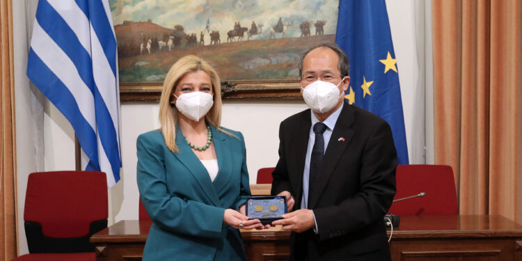 Συνάντηση της Προέδρου της Ειδικής Μόνιμης Επιτροπής Προστασίας Περιβάλλοντος Διονυσίας Αυγερινοπούλου με τον Πρέσβη της Λαϊκής Δημοκρατίας της Κίνας στην Αθήνα