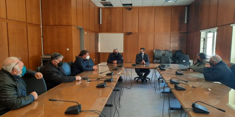 Σύσκεψη υπό τον Αντιπεριφερειάρχη Π.Ε Ηλείας Β. Γιαννόπουλο, για την παραχώρηση των αποστραγγιζόμενων γαιών στη Λίμνη Αγουλινίτσας