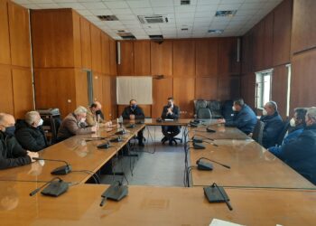 Σύσκεψη υπό τον Αντιπεριφερειάρχη Π.Ε Ηλείας Β. Γιαννόπουλο, με μεταφορείς μαθητών, για την αύξηση της τιμής των υγρών καυσίμων