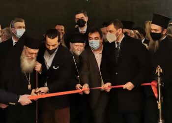 Ο Αρχιεπίσκοπος Ιερώνυμος εγκαινίασε φωτογραφική έκθεση στον Πύργο (φωτος)