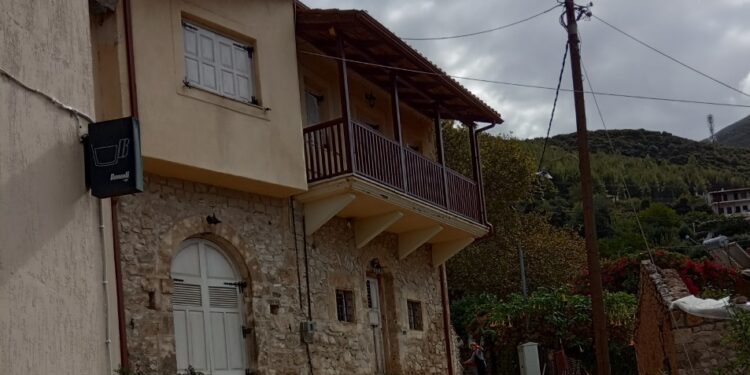 Τα αρχοντικά της Κυπαρισσίας!