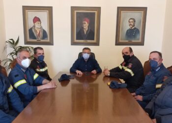 Ο νέος Περιφερειακός Διοικητής Πυροσβεστικής με τον Δήμαρχο Πηνειού