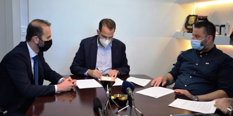 Ολοκληρωμένη και μόνιμη λύση στην επάρκεια, ποιότητα και συντήρηση του φωτισμού στο οδικό δίκτυο της ΠΔΕ (βίντεο)