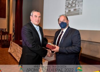 ΔΗΜΟΣ ΠΥΡΓΟΥ   Ο γ.γ. του Δήμου Πύργου τίμησε τον Στέλιο Μπίσμπα στην εκδήλωση της ‘Συμπολιτείας Ολυμπίας”