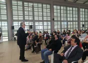 “Πίσω από κάθε παιδί, θύμα ή θύτη, ψάξτε τους γονείς!” (φωτος)
