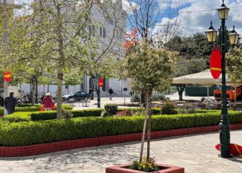 ΔΗΜΟΣ ΠΥΡΓΟΥ: Στα γιορτινά η πλατεία του Πύργου