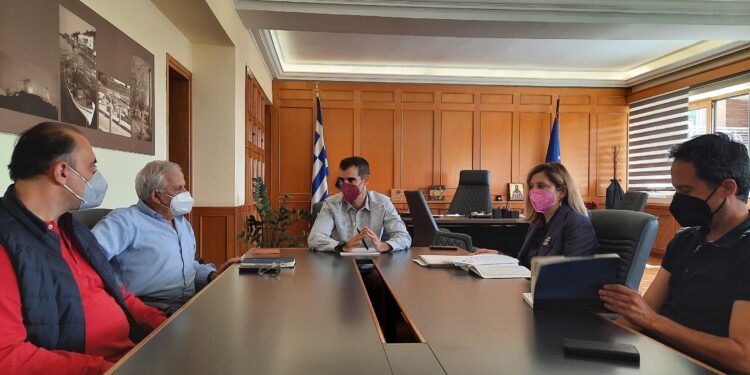 Σύσκεψη υπό τον Αντιπεριφερειάρχη Π.Ε Ηλείας Β. Γιαννόπουλο, για τη μεταφορά μαθητών της Π.Ε Ηλείας, σχ. έτους 2022-23