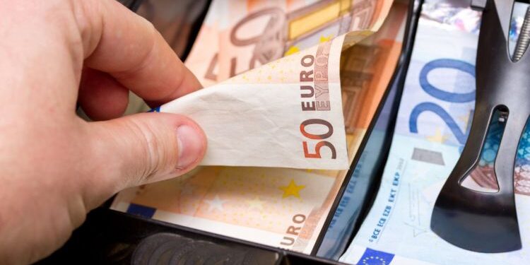 ΠΥΡΓΟΣ: Του αφαίρεσε χρηματικό ποσό