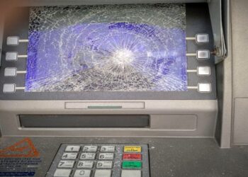 ΑΜΑΛΙΑΔΑ: Προκάλεσε φθορές σε ΑΤΜ τραπεζών