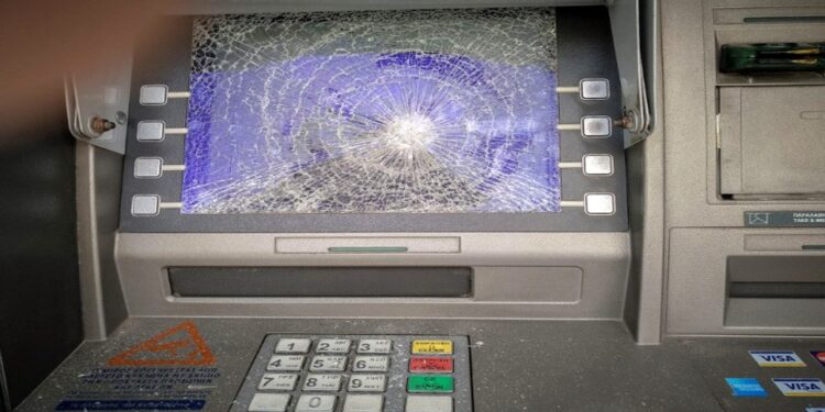 ΑΜΑΛΙΑΔΑ: Προκάλεσε φθορές σε ΑΤΜ τραπεζών