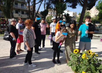 ΚΔΑΠ μεΑ “ΗΛΙΑΝΘΟΣ”: Επίσκεψη στην Πανηλειακή Ανθοκομική Έκθεση Αμαλιάδας και στον καλλιτέχνη Defrim Hasa
