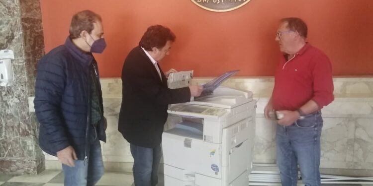 ΔΗΜΟΣ ΠΥΡΓΟΥ: Δωρεά σύγχρονου φωτοτυπικού μηχανήματος από τον Όμιλο Ξένο στον Δήμο Πύργου