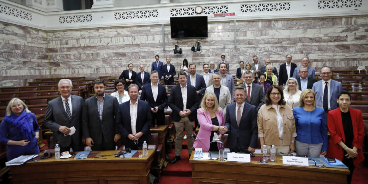 Στην συνάντηση των Διαρκών Επιτροπών της Βουλής με αντιπροσωπεία της ΚΟ της Χριστιανοκοινωνικής Ένωσης Βαυαρίας η Δ. Αυγερινοπούλου