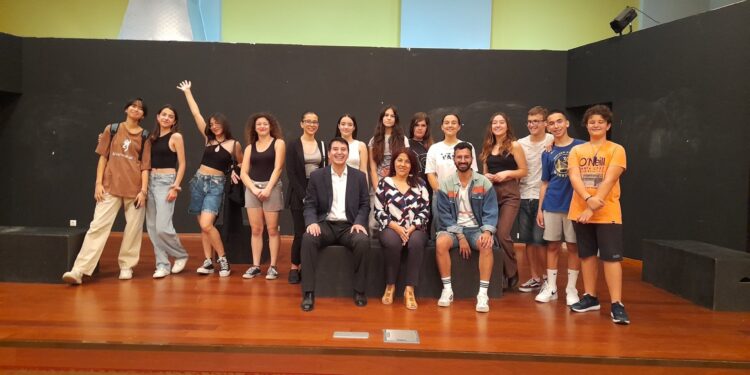 1ο ΓΥΜΝΑΣΙΟ ΠΥΡΓΟΥ: Εκδήλωση γεμάτη, θέατρο, χορό, μουσική, τεχνολογία! (φωτος)