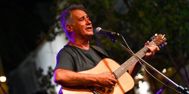 ΝΙΚΟΣ ΚΟΡΟΒΕΣΗΣ: “Μαγική βραδιά στον Πύργο με τον Παντελή Θαλασσινό!”