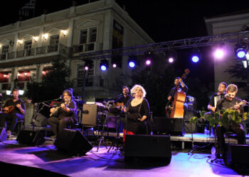 Η Μάρθα Φριτζήλα ταξίδεψε το κοινό με τα τραγούδια του Βασίλη Τσιτσάνη