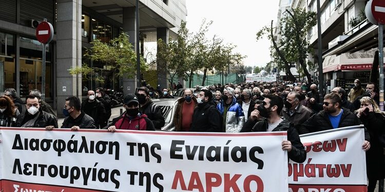Συνδικάτο Οικοδόμων Νομού Ηλείας – Σωματείο Εργαζομένων στις Εμπορικές Επιχειρήσεις και Υπηρεσίες  Νομού Ηλείας: “Όχι στους Εκβιασμούς και τις Απειλές-Κάτω τα Χέρια απο την ΛΑΡΚΟ Το Δικαίωμα στην Δουλειά είναι Αδιαπραγμάτευτο”