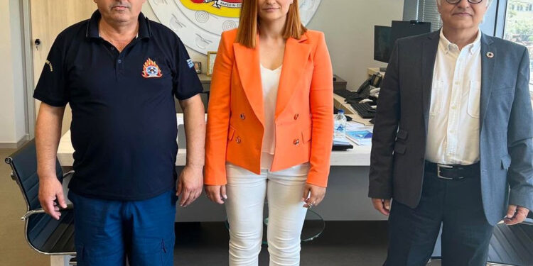 Οι Συμπρόεδροι των Οικολόγων ΠΡΑΣΙΝΩΝ επισκέπτονται τον αρχηγό του Πυροσβεστικού Σώματος