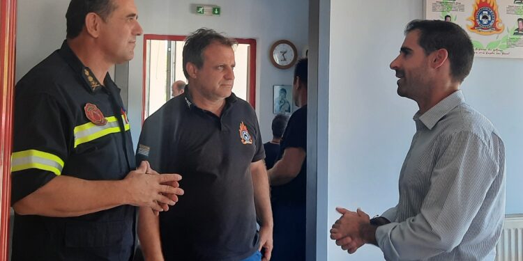 Συνάντηση Αντιπεριφερειάρχη Π.Ε Ηλείας Β. Γιαννόπουλου με Διοικητή Πυροσβεστικών Υπηρεσιών Ηλείας Γ. Κωνσταντακόπουλο