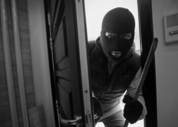 ΠΥΡΓΟΣ: Αφαίρεσε από οικία 1.100 ευρώ