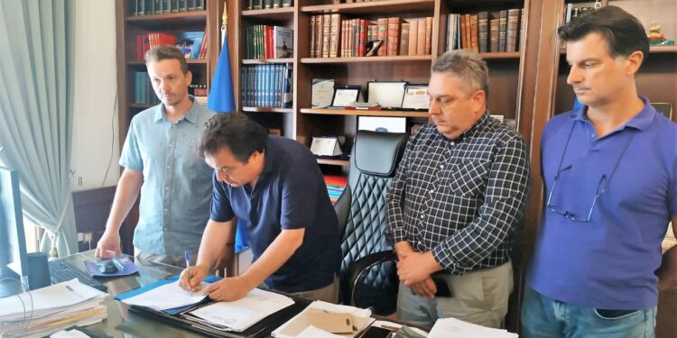 ΔΗΜΟΣ ΠΥΡΓΟΥ:  “Έπεσαν” οι υπογραφές για σημαντικά έργα στην Δ.Ε. Βώλακος
