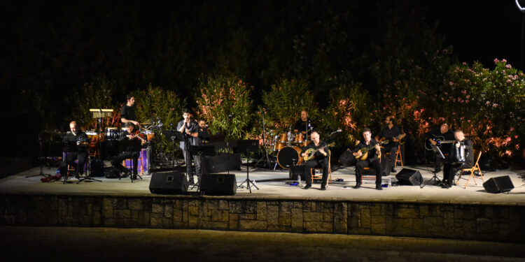 Μαγική βραδιά στα Καβάσιλα με τραγούδια μελοποιημένης ποίησης από τον Μ. Θεοδωράκη