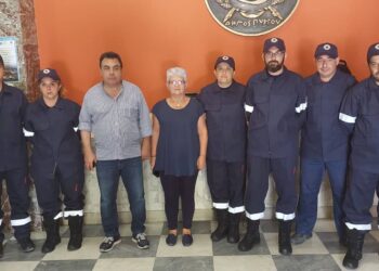 ΔΗΜΟΣ ΠΥΡΓΟΥ: Παρέλαβε αντιπυρικές στολές της Πολιτικής Προστασίας δωρεά του εφοπλιστή Αθανάσιου Μαρτίνου