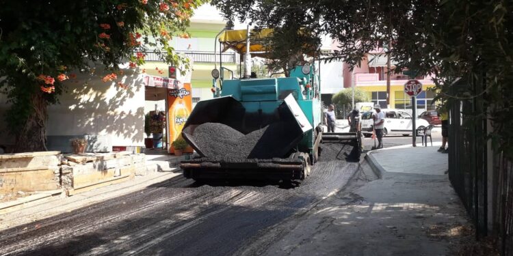 ΔΗΜΟΣ ΠΥΡΓΟΥ: Με ασφαλτοστρώσεις δρόμων στον Πύργο ξεκίνησε το μεγάλο έργο του 1.400.000 ευρώ
