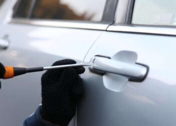 Συνελήφθη άνδρας στον Πύργο για διάπραξη κλοπών σε σταθμευμένα οχήματα