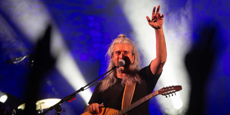 “Μάγεψε” ο Γιάννης Χαρούλης στο κάστρο Χλεμούτσι!