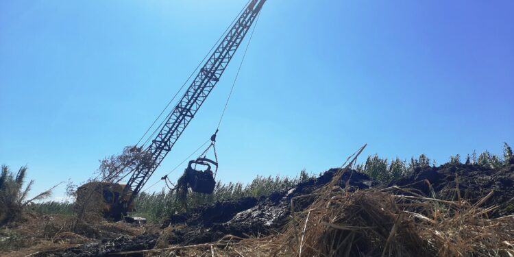Επίσκεψη Αντιπεριφερειάρχη Π.Ε Ηλείας Β. Γιαννόπουλου στο Κουρτέσι, για τον καθαρισμό της Αποστραγγιστικής Τάφρου Τ22