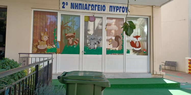 ΔΗΜΟΣ ΠΥΡΓΟΥ: Τοποθετήθηκαν καινούργιοι κάδοι απορριμμάτων και ανακύκλωσης σε πολλά σχολεία