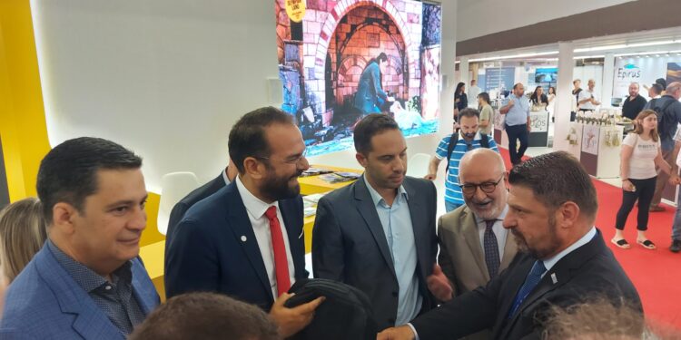 Κερδίζει τις εντυπώσεις το νέο δυναμικό πρόσωπο της Δυτικής Ελλάδας που απεικονίζεται στο περίπτερο της 86ης ΔΕΘ (φωτος)