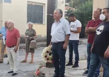 ΤΟΜΕΑΚΗ ΕΠΙΤΡΟΠΗ ΗΛΕΙΑΣ ΚΚΕ: Τίμησε τον Μ. Θεοδωράκη στο σπίτι που έζησε στον Πύργο (φωτος)