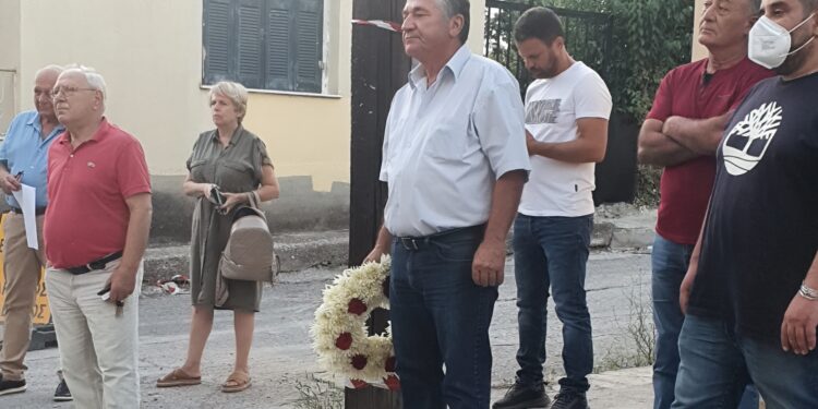 ΤΟΜΕΑΚΗ ΕΠΙΤΡΟΠΗ ΗΛΕΙΑΣ ΚΚΕ: Τίμησε τον Μ. Θεοδωράκη στο σπίτι που έζησε στον Πύργο (φωτος)