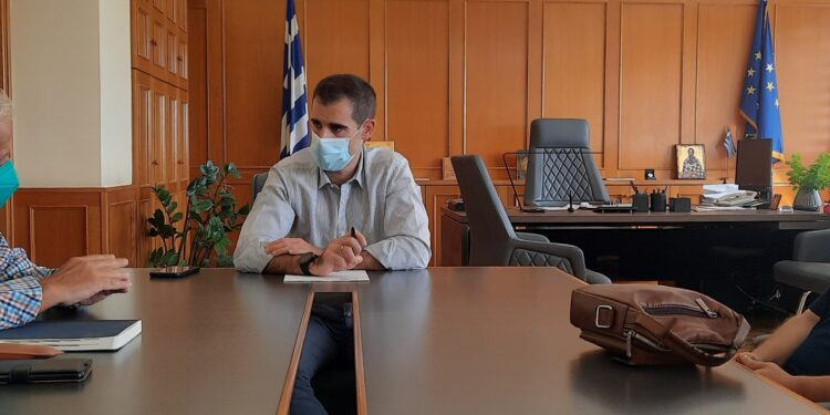 Σύσκεψη Αντιπεριφερειάρχη Π.Ε Ηλείας Β. Γιαννόπουλου, με την Διεύθυνση Ανάπτυξης, για θέματα Λαϊκών Αγορών