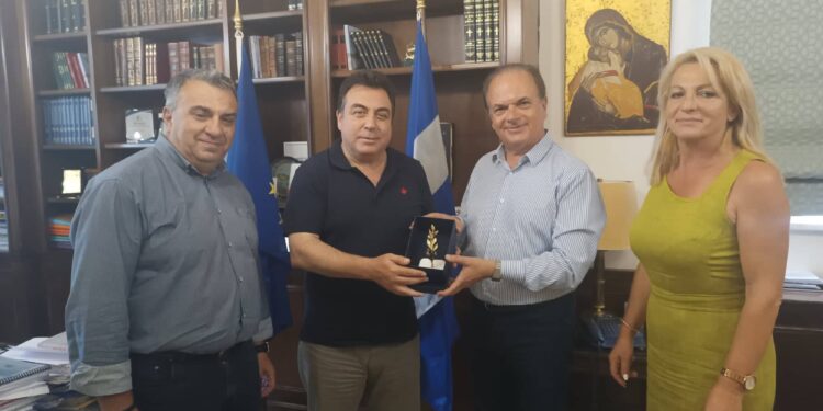 ΔΗΜΟΣ ΠΥΡΓΟΥ: Συνάντηση δημάρχου Πύργου με τον πρόεδρο της Ε.Δ.Ε.Υ.Α. Γιώργο Μαρινάκη