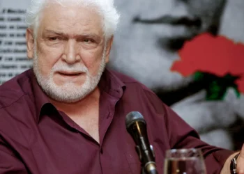 Ο Κώστας Καζάκος προσέφερε το σώμα του στην Ιατρική Σχολή Αθηνών για εκπαίδευση των φοιτητών