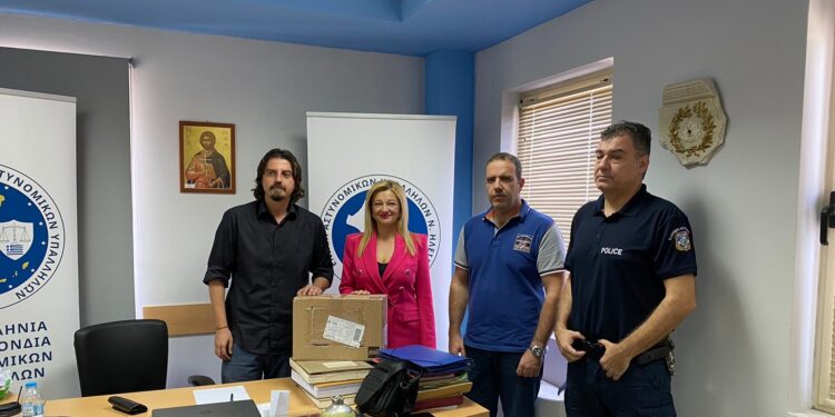 ΔΙΟΝΥΣΙΑ ΑΥΓΕΡΙΝΟΠΟΥΛΟΥ: Σημαντική δωρεά προς τη Διεύθυνση Αστυνομίας Ηλείας