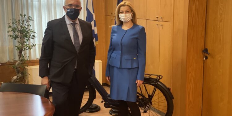 ΔΙΟΝΥΣΙΑ ΑΥΓΕΡΙΝΟΠΟΥΛΟΥ: Δήλωση για τη χορήγηση άδειας ιδρύσεως υδατοδρομίου στην Κυλλήνη