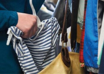 ΠΥΡΓΟΣ: Αφαίρεσαν από κατάστημα ενδύματα