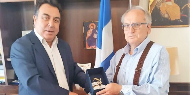 ΔΗΜΟΣ ΠΥΡΓΟΥ: Στον Δήμαρχο ο καθηγητής Φυσικής Διαστήματος του ΕΚΠΑ Ξενοφώντας Μουσάς