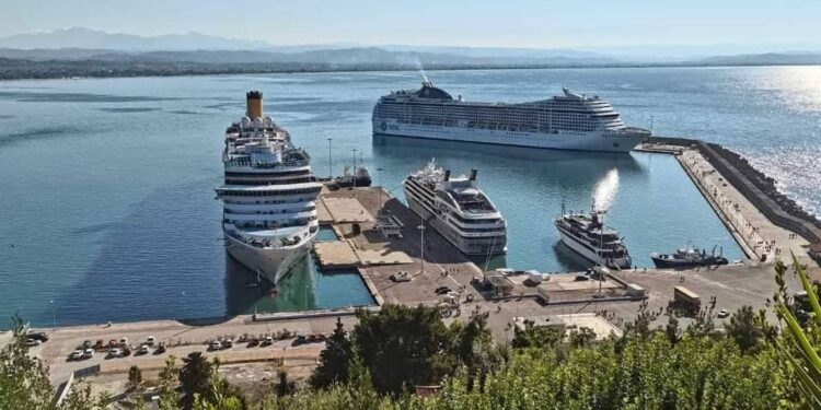 ΔΗΜΟΣ ΠΥΡΓΟΥ: Πάνω από 6.000 τουρίστες σε μια μέρα στο Κατάκολο