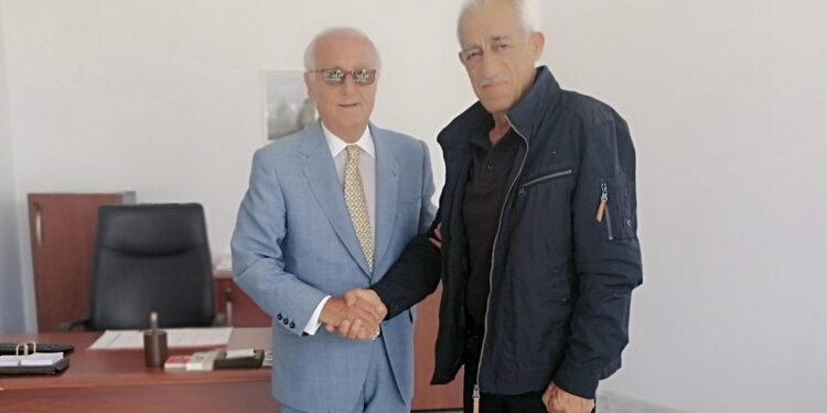 Συνάντηση καθηγητή Τσάμη με Δήμαρχο Γιάννη Λυμπέρη με αφορμή την εκδήλωση μνήμης στο Γεράκι