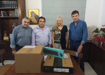 ΔΗΜΟΣ ΠΥΡΓΟΥ: Προσφορά υπολογιστών στη Διεύθυνση Πρωτοβάθμιας Εκπαίδευσης και στο Σύλλογο Οικιστών “Αστέρια-Καβούρι”