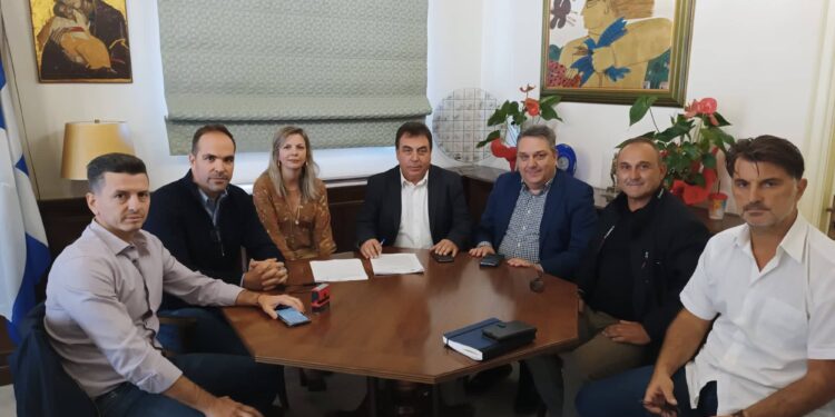 “Έπεσαν” οι υπογραφές για το Κλειστό Γυμναστήριο Πύργου και το Αθλητικό Κέντρο Αγ. Βαρβάρας