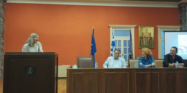 ΔΗΜΟΣ ΠΥΡΓΟΥ: Παρουσιάστηκε στο Λάτσειο Δημοτικό Μέγαρο το βιβλίο του Γ. Λιόλιου για τον σιδηρόδρομο