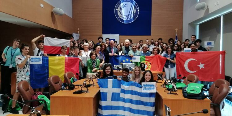 Επίσκεψη μαθητών και καθηγητών από ξένες χώρες στην ΠΔΕ στα πλαίσια της τρίτης συνάντησης των εταίρων προγράμματος Erasmus+