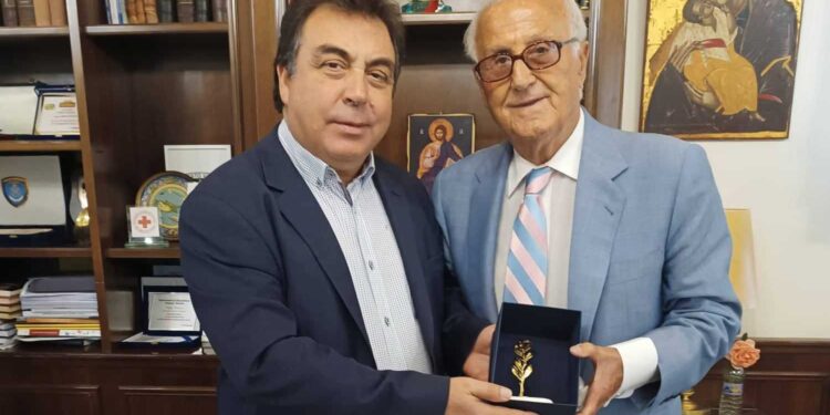 Στον δήμαρχο Πύργου Παναγιώτη Αντωνακόπουλο ο διακεκριμένος καθηγητής Χρήστος Τσάμης